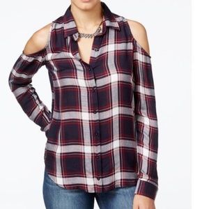 Off the shoulder plaid shirt. Bare shoulders.
